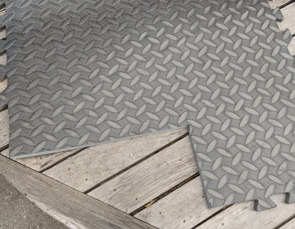 floor pad with cutout